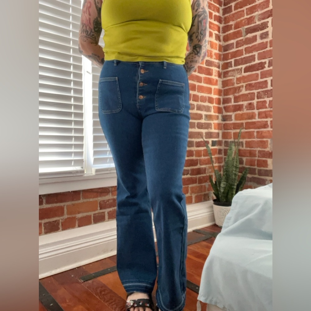 Wrangler bootcut jeans with square front pockets